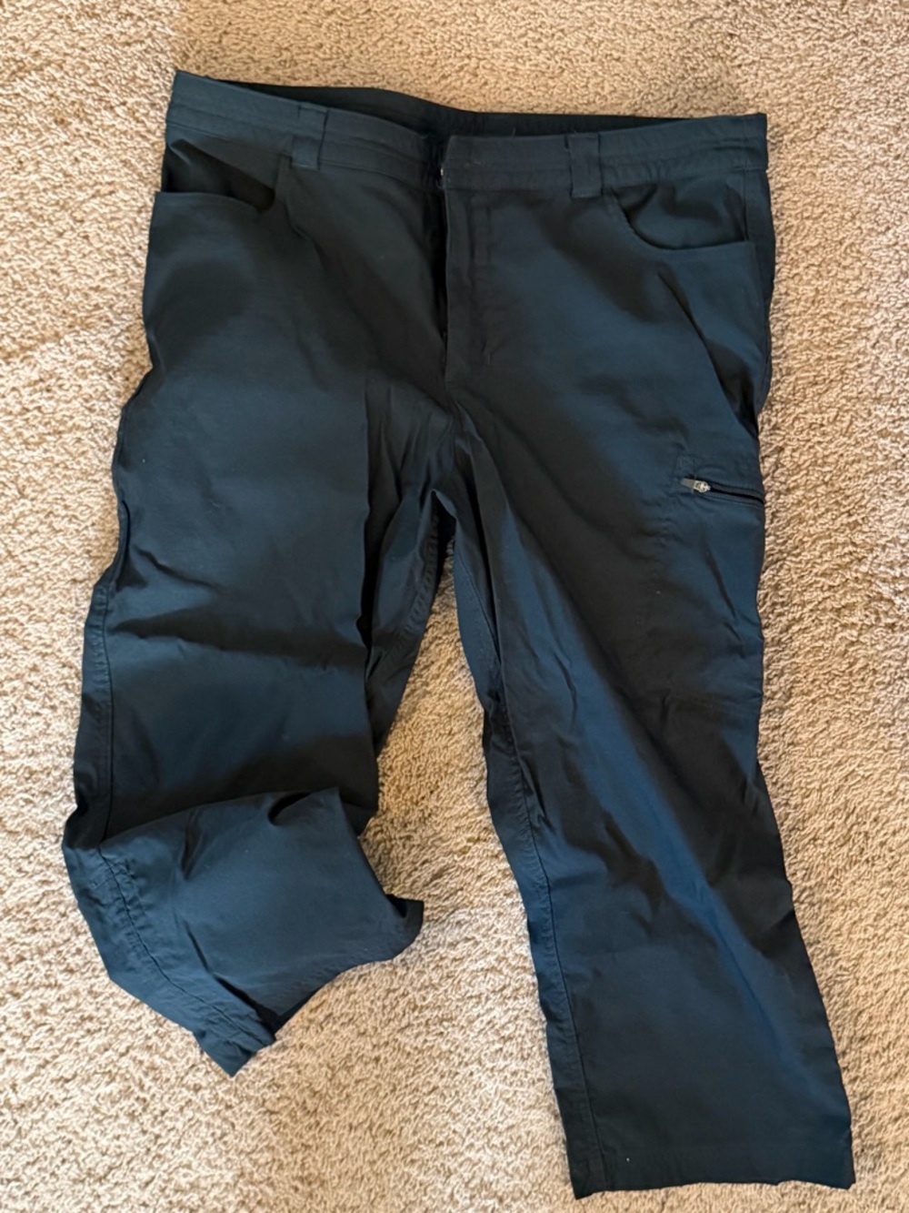Eddie Bauer Black Capris Women 12
Hiking Outdoor